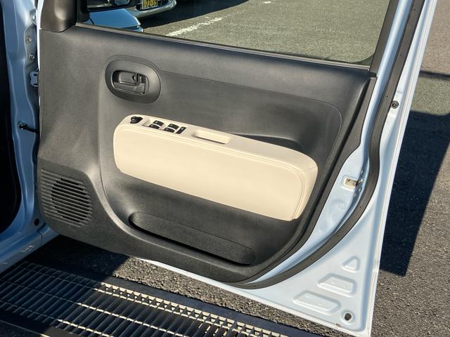 ミラココアココアＬＣＤ／ラジオ　ＥＴＣ　アイドリングストップ　キーレスエントリー　盗難防止アラーム　シートリフター　チルトステアリング　スペアタイヤ　足踏み式パーキングブレーキ　電動格納ドアミラー　マニュアルエアコン（千葉県）の中古車