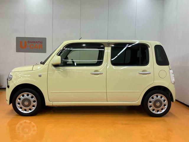 ミラココアココアXキーフリーシステム アイドリングストップ コーナーコントロール マニュアルレベリング機能付ハロゲンヘッドライト チルトステアリング 運転席シートリフター バニティーミラー付き左右サンバイザー(千葉県)の中古車