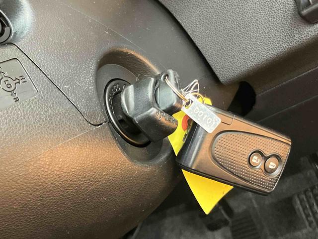 ミラココアココアXキーフリーシステム アイドリングストップ コーナーコントロール マニュアルレベリング機能付ハロゲンヘッドライト チルトステアリング 運転席シートリフター バニティーミラー付き左右サンバイザー(千葉県)の中古車