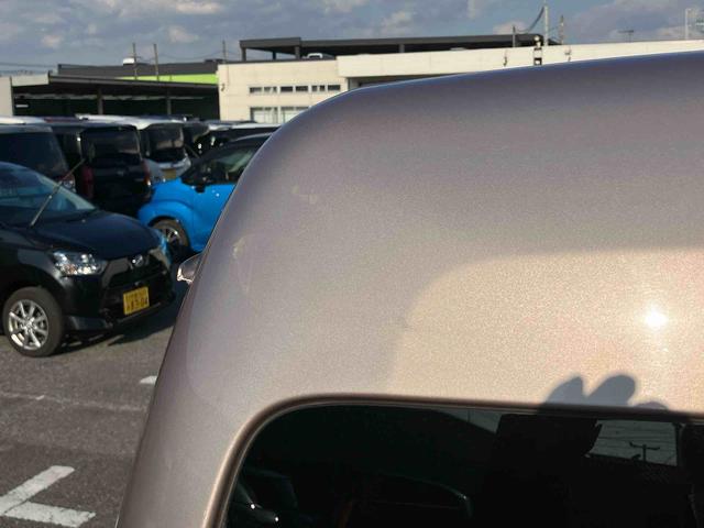 ハイゼットカーゴデラックスＳＡIII衝突被害軽減ブレーキ　横滑り防止装置　オートハイビーム　プライバシーガラス　フロントパワーウィンドウ　オーバーヘッドシェルフ　スピーカー一体型ＡＭ・ＦＭラジオ　キーレスエントリー　アイドリングストップ（千葉県）の中古車