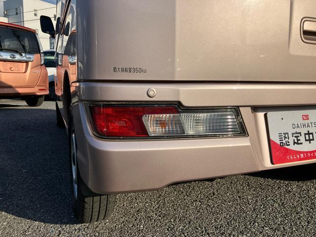 ハイゼットカーゴデラックスＳＡIII衝突被害軽減ブレーキ　横滑り防止装置　オートハイビーム　プライバシーガラス　フロントパワーウィンドウ　オーバーヘッドシェルフ　スピーカー一体型ＡＭ・ＦＭラジオ　キーレスエントリー　アイドリングストップ（千葉県）の中古車