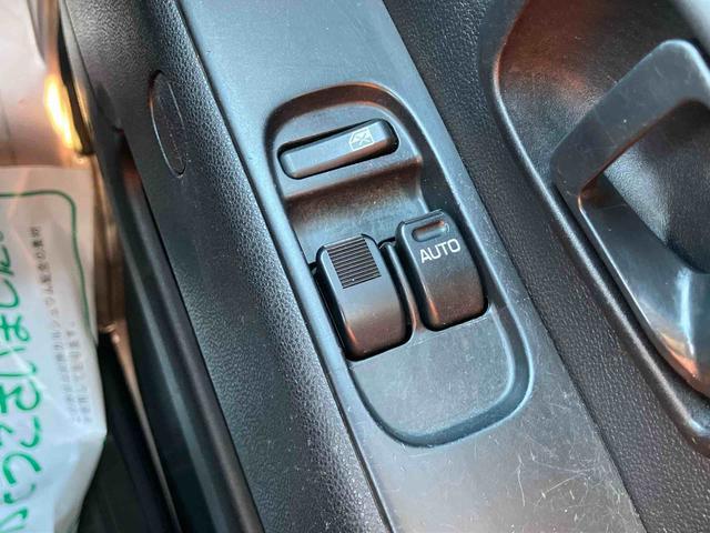 ハイゼットカーゴデラックスＳＡIII衝突被害軽減ブレーキ　横滑り防止装置　オートハイビーム　プライバシーガラス　フロントパワーウィンドウ　オーバーヘッドシェルフ　スピーカー一体型ＡＭ・ＦＭラジオ　キーレスエントリー　アイドリングストップ（千葉県）の中古車