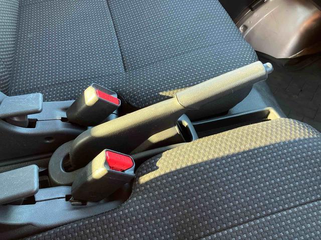 ハイゼットカーゴデラックスＳＡIII衝突被害軽減ブレーキ　横滑り防止装置　オートハイビーム　プライバシーガラス　フロントパワーウィンドウ　オーバーヘッドシェルフ　スピーカー一体型ＡＭ・ＦＭラジオ　キーレスエントリー　アイドリングストップ（千葉県）の中古車