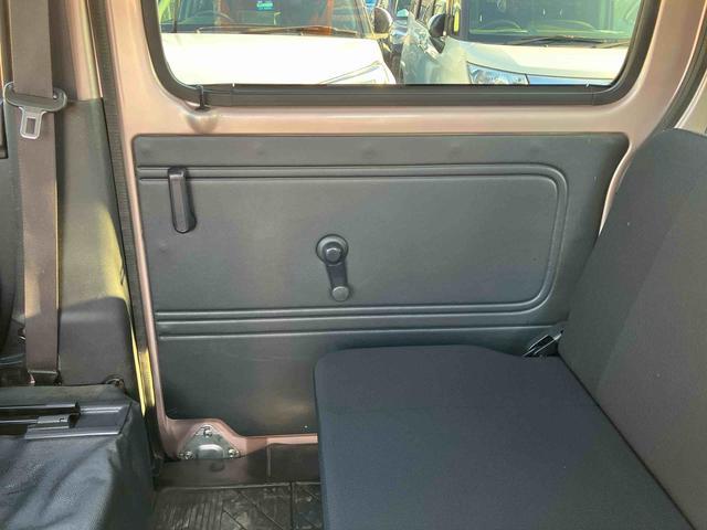 ハイゼットカーゴデラックスＳＡIII衝突被害軽減ブレーキ　横滑り防止装置　オートハイビーム　プライバシーガラス　フロントパワーウィンドウ　オーバーヘッドシェルフ　スピーカー一体型ＡＭ・ＦＭラジオ　キーレスエントリー　アイドリングストップ（千葉県）の中古車