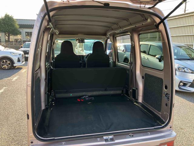 ハイゼットカーゴデラックスＳＡIII衝突被害軽減ブレーキ　横滑り防止装置　オートハイビーム　プライバシーガラス　フロントパワーウィンドウ　オーバーヘッドシェルフ　スピーカー一体型ＡＭ・ＦＭラジオ　キーレスエントリー　アイドリングストップ（千葉県）の中古車