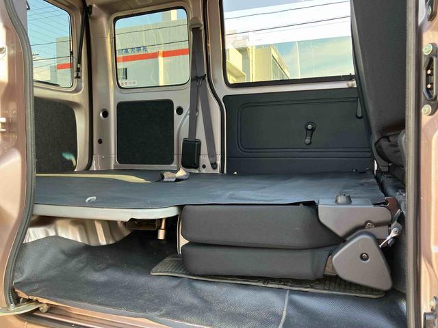 ハイゼットカーゴデラックスＳＡIII衝突被害軽減ブレーキ　横滑り防止装置　オートハイビーム　プライバシーガラス　フロントパワーウィンドウ　オーバーヘッドシェルフ　スピーカー一体型ＡＭ・ＦＭラジオ　キーレスエントリー　アイドリングストップ（千葉県）の中古車