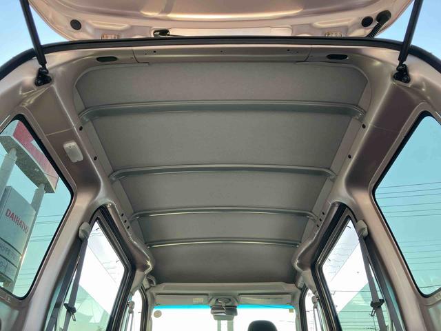 ハイゼットカーゴデラックスＳＡIII衝突被害軽減ブレーキ　横滑り防止装置　オートハイビーム　プライバシーガラス　フロントパワーウィンドウ　オーバーヘッドシェルフ　スピーカー一体型ＡＭ・ＦＭラジオ　キーレスエントリー　アイドリングストップ（千葉県）の中古車