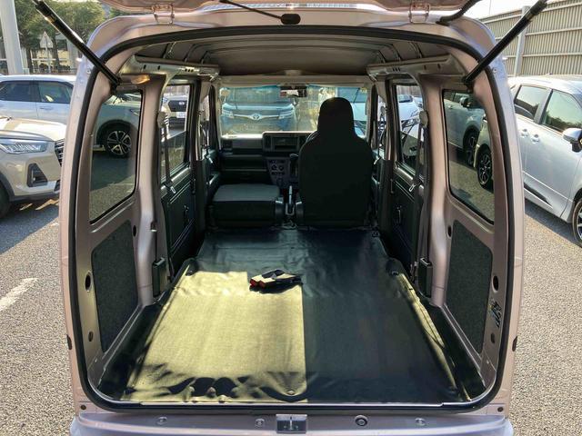 ハイゼットカーゴデラックスＳＡIII衝突被害軽減ブレーキ　横滑り防止装置　オートハイビーム　プライバシーガラス　フロントパワーウィンドウ　オーバーヘッドシェルフ　スピーカー一体型ＡＭ・ＦＭラジオ　キーレスエントリー　アイドリングストップ（千葉県）の中古車