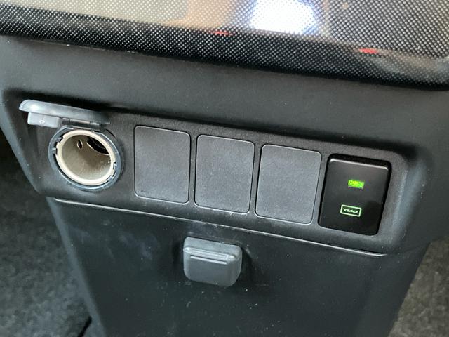 トールＧ９型ナビ／ＴＶ／ＢＴ／ＤＶＤ／ＵＳＢ　Ｂカメラ　ＬＥＤヘッドライト　オートライト　オートハイビーム　スマアシ　コーナーセンサー　キーフリーシステム　ステアリングリモコン　シートリフター　オートエアコン（千葉県）の中古車