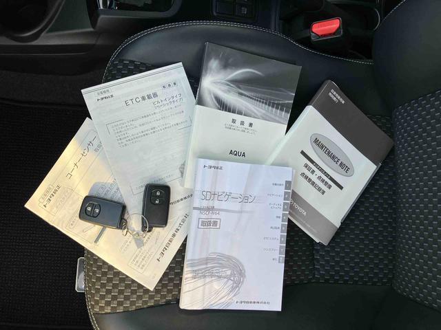 アクアＸ−アーバンナビ／ワンセグ／ＣＤ／ＡＵＸ／ＢＴ　ＥＴＣ　ルーフレール　前後コーナーセンサー　ＬＥＤヘッドライト　オートライト　ＬＥＤフォグランプ　スペアタイヤ　アルミ　革ステアリング　キーフリー　オートエアコン（千葉県）の中古車