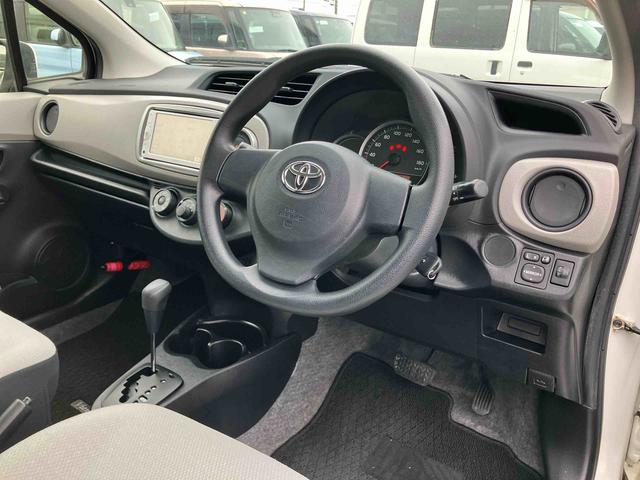 ヴィッツＦナビ／ワンセグ／ＣＤ／ＢＴ　ＡＵＸ接続　バックカメラ　プライバシーガラス　サイドレバー式ー駐車ブレーキ　シートリフター　チルトステアリング　電動格納ドアミラー　キーレスエントリー　マニュアルエアコン（千葉県）の中古車