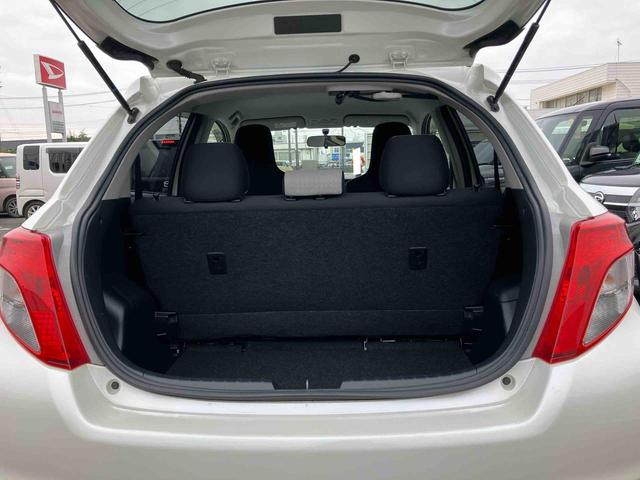 ヴィッツＦナビ／ワンセグ／ＣＤ／ＢＴ　ＡＵＸ接続　バックカメラ　プライバシーガラス　サイドレバー式ー駐車ブレーキ　シートリフター　チルトステアリング　電動格納ドアミラー　キーレスエントリー　マニュアルエアコン（千葉県）の中古車