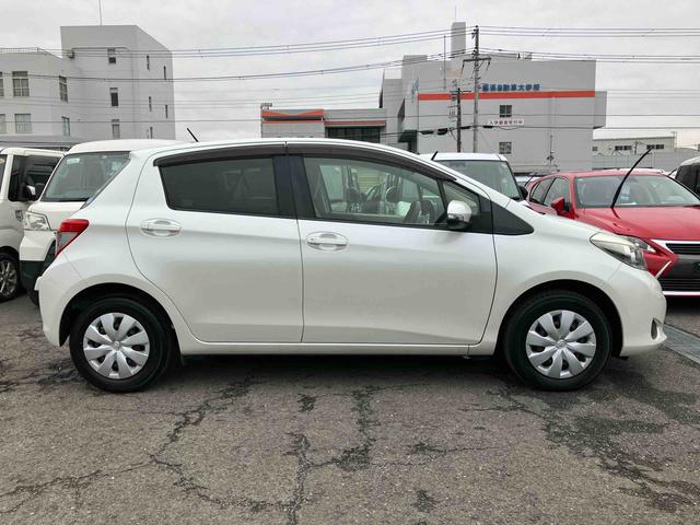 ヴィッツＦナビ／ワンセグ／ＣＤ／ＢＴ　ＡＵＸ接続　バックカメラ　プライバシーガラス　サイドレバー式ー駐車ブレーキ　シートリフター　チルトステアリング　電動格納ドアミラー　キーレスエントリー　マニュアルエアコン（千葉県）の中古車