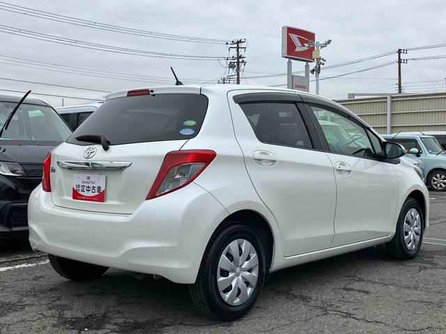 ヴィッツＦナビ／ワンセグ／ＣＤ／ＢＴ　ＡＵＸ接続　バックカメラ　プライバシーガラス　サイドレバー式ー駐車ブレーキ　シートリフター　チルトステアリング　電動格納ドアミラー　キーレスエントリー　マニュアルエアコン（千葉県）の中古車