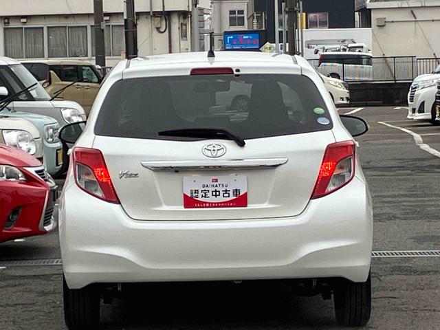 ヴィッツＦナビ／ワンセグ／ＣＤ／ＢＴ　ＡＵＸ接続　バックカメラ　プライバシーガラス　サイドレバー式ー駐車ブレーキ　シートリフター　チルトステアリング　電動格納ドアミラー　キーレスエントリー　マニュアルエアコン（千葉県）の中古車
