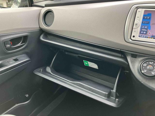 ヴィッツＦナビ／ワンセグ／ＣＤ／ＢＴ　ＡＵＸ接続　バックカメラ　プライバシーガラス　サイドレバー式ー駐車ブレーキ　シートリフター　チルトステアリング　電動格納ドアミラー　キーレスエントリー　マニュアルエアコン（千葉県）の中古車