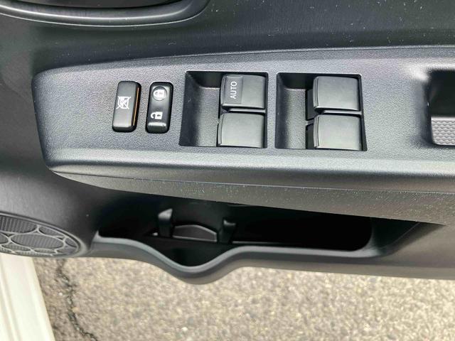 ヴィッツＦナビ／ワンセグ／ＣＤ／ＢＴ　ＡＵＸ接続　バックカメラ　プライバシーガラス　サイドレバー式ー駐車ブレーキ　シートリフター　チルトステアリング　電動格納ドアミラー　キーレスエントリー　マニュアルエアコン（千葉県）の中古車