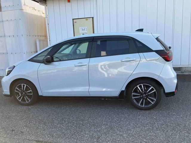 フィットｅ：ＨＥＶ　ＲＳカーナビ　アラウンドビューモニター　アルミホイール（千葉県）の中古車