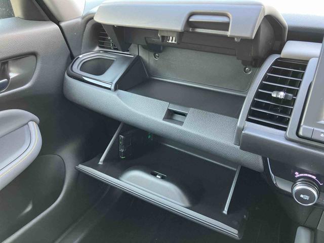 フィットｅ：ＨＥＶ　ＲＳカーナビ　アラウンドビューモニター　アルミホイール（千葉県）の中古車