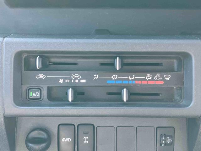 ハイゼットトラックスタンダード 農用スペシャル4WD 5速MT 荷台三方開 リヤ4枚リーフ 荷台作業灯 バッテリーカバー リヤデフロック PS AM/FMラジオ ハロゲンヘッドランプ 大型ヘッドレスト サイドレバー式駐車ブレーキ アシストグリップ(千葉県)の中古車