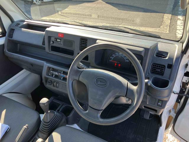 ハイゼットトラックスタンダード 農用スペシャル4WD 5速MT 荷台三方開 リヤ4枚リーフ 荷台作業灯 バッテリーカバー リヤデフロック PS AM/FMラジオ ハロゲンヘッドランプ 大型ヘッドレスト サイドレバー式駐車ブレーキ アシストグリップ(千葉県)の中古車