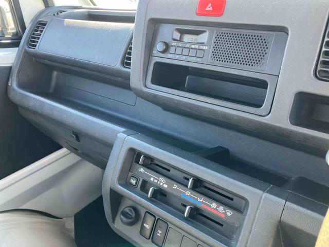 ハイゼットトラックスタンダード 農用スペシャル4WD 5速MT 荷台三方開 リヤ4枚リーフ 荷台作業灯 バッテリーカバー リヤデフロック PS AM/FMラジオ ハロゲンヘッドランプ 大型ヘッドレスト サイドレバー式駐車ブレーキ アシストグリップ(千葉県)の中古車