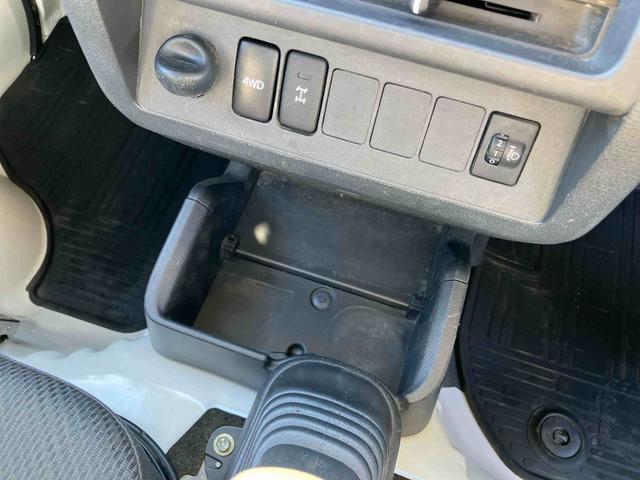 ハイゼットトラックスタンダード 農用スペシャル4WD 5速MT 荷台三方開 リヤ4枚リーフ 荷台作業灯 バッテリーカバー リヤデフロック PS AM/FMラジオ ハロゲンヘッドランプ 大型ヘッドレスト サイドレバー式駐車ブレーキ アシストグリップ(千葉県)の中古車