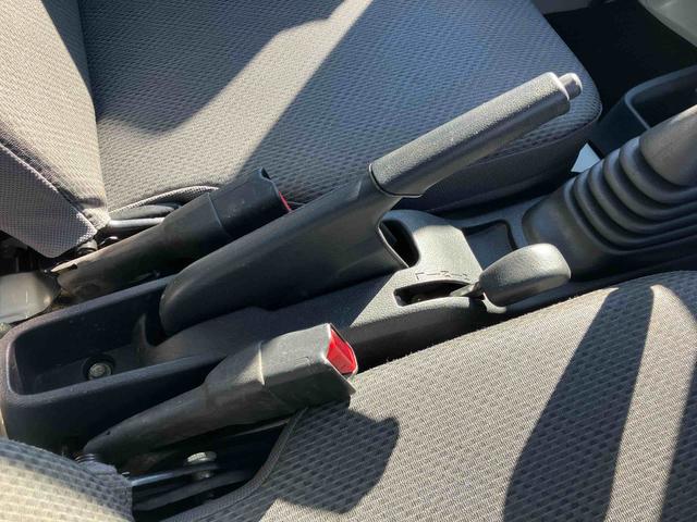 ハイゼットトラックスタンダード 農用スペシャル4WD 5速MT 荷台三方開 リヤ4枚リーフ 荷台作業灯 バッテリーカバー リヤデフロック PS AM/FMラジオ ハロゲンヘッドランプ 大型ヘッドレスト サイドレバー式駐車ブレーキ アシストグリップ(千葉県)の中古車