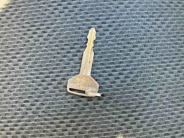 ハイゼットトラックスタンダード 農用スペシャル4WD 5速MT 荷台三方開 リヤ4枚リーフ 荷台作業灯 バッテリーカバー リヤデフロック PS AM/FMラジオ ハロゲンヘッドランプ 大型ヘッドレスト サイドレバー式駐車ブレーキ アシストグリップ(千葉県)の中古車