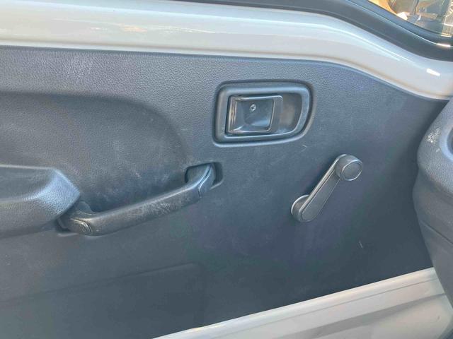 ハイゼットトラックスタンダード 農用スペシャル4WD 5速MT 荷台三方開 リヤ4枚リーフ 荷台作業灯 バッテリーカバー リヤデフロック PS AM/FMラジオ ハロゲンヘッドランプ 大型ヘッドレスト サイドレバー式駐車ブレーキ アシストグリップ(千葉県)の中古車