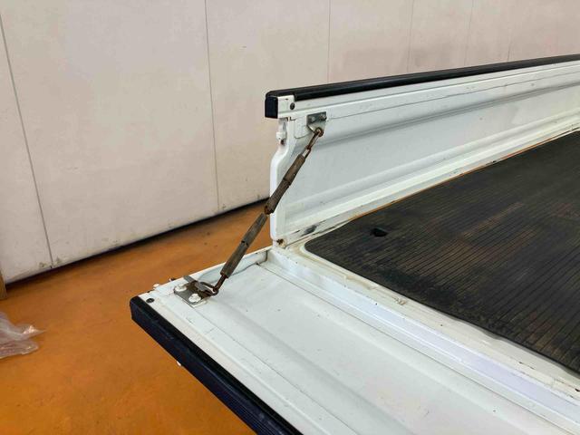 アクティトラックタウンテールゲートチェーン ゲートプロテクター 荷台マット 荷台作業灯 CDラジオチューナー キーレスエントリー パワーウインドウ ショッピングフック マニュアルレベリング機能付ハロゲンヘッドライト(千葉県)の中古車