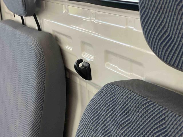 アクティトラックタウンテールゲートチェーン ゲートプロテクター 荷台マット 荷台作業灯 CDラジオチューナー キーレスエントリー パワーウインドウ ショッピングフック マニュアルレベリング機能付ハロゲンヘッドライト(千葉県)の中古車