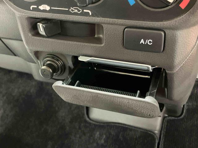 アクティトラックタウンテールゲートチェーン ゲートプロテクター 荷台マット 荷台作業灯 CDラジオチューナー キーレスエントリー パワーウインドウ ショッピングフック マニュアルレベリング機能付ハロゲンヘッドライト(千葉県)の中古車