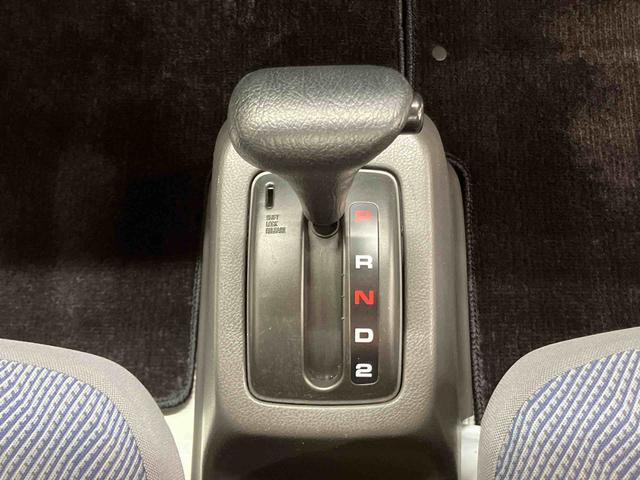 アクティトラックタウンテールゲートチェーン ゲートプロテクター 荷台マット 荷台作業灯 CDラジオチューナー キーレスエントリー パワーウインドウ ショッピングフック マニュアルレベリング機能付ハロゲンヘッドライト(千葉県)の中古車