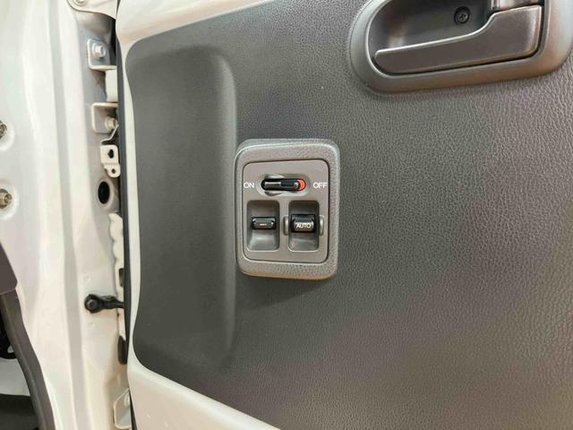 アクティトラックタウンテールゲートチェーン ゲートプロテクター 荷台マット 荷台作業灯 CDラジオチューナー キーレスエントリー パワーウインドウ ショッピングフック マニュアルレベリング機能付ハロゲンヘッドライト(千葉県)の中古車