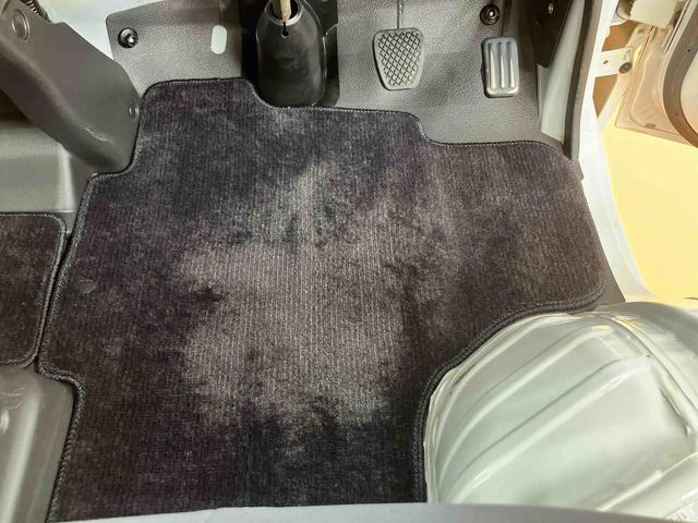 アクティトラックタウンテールゲートチェーン ゲートプロテクター 荷台マット 荷台作業灯 CDラジオチューナー キーレスエントリー パワーウインドウ ショッピングフック マニュアルレベリング機能付ハロゲンヘッドライト(千葉県)の中古車