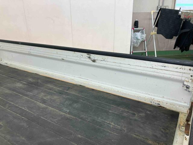 ハイゼットトラック農用スペシャルＶＳゲートプロテクター　荷台マット　荷台作業灯　テールゲートチェーン　ラバーマット　リヤ４枚リーフスプリング　マニュアルレベリング機能付ハロゲンヘッドライト　灰皿　シガーライター　ショッピングフック（千葉県）の中古車