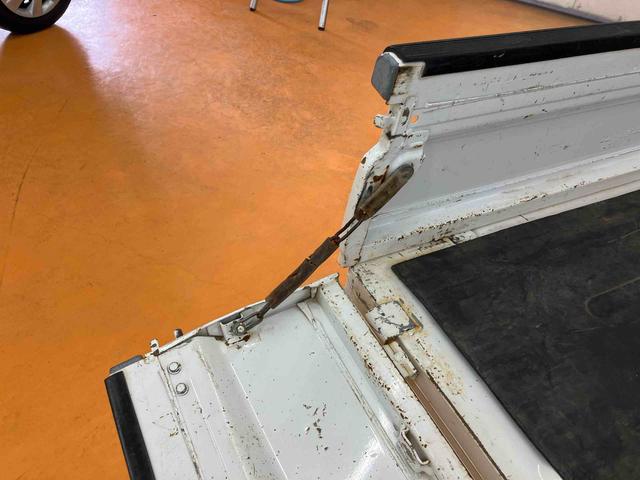 ハイゼットトラック農用スペシャルＶＳゲートプロテクター　荷台マット　荷台作業灯　テールゲートチェーン　ラバーマット　リヤ４枚リーフスプリング　マニュアルレベリング機能付ハロゲンヘッドライト　灰皿　シガーライター　ショッピングフック（千葉県）の中古車