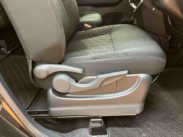 トールカスタムＧ　リミテッド　ＳＡIIIナビ／ＢＴ／ＴＶ／ＤＩＳＣ／全周囲カメラ　前ドラレコ　ＥＴＣ　両側パワスラ　ＬＥＤヘッド＆フォグ　１４インチアルミ　スマートキー　シートヒーター　シートバックテーブル　クルコン　衝突被害軽減ブレーキ（千葉県）の中古車