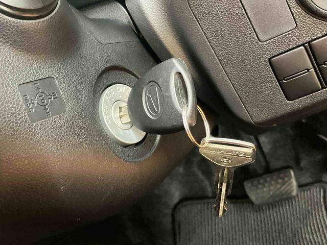 ミライースL横滑り防止装置 アイドリングストップ マニュアルレベリング機能付ハロゲンヘッドライト オートライト オートハイビーム キーレスエントリー ショッピングフック カーペットマット(千葉県)の中古車