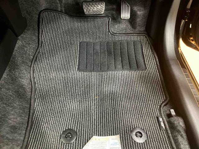 ミライースL横滑り防止装置 アイドリングストップ マニュアルレベリング機能付ハロゲンヘッドライト オートライト オートハイビーム キーレスエントリー ショッピングフック カーペットマット(千葉県)の中古車