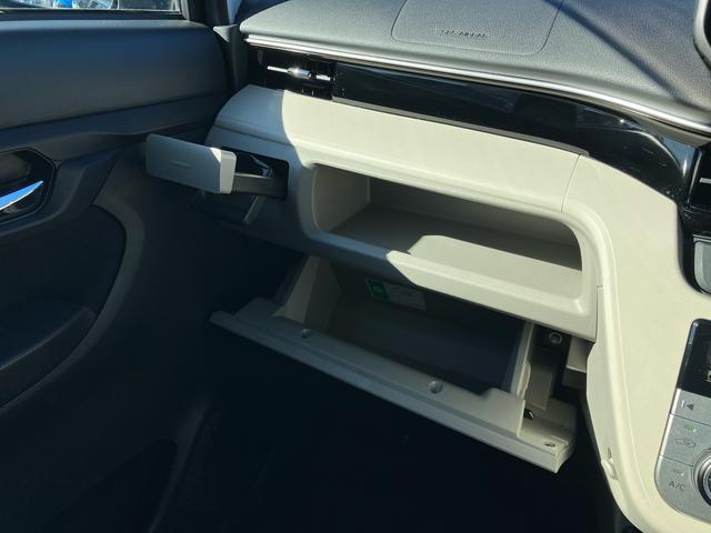 ムーヴＸリミテッドII　ＳＡIIIＣＤ／ＡＵＸ／ＵＳＢ　Ｂカメラ　ＬＥＤヘッドライト　オートライト　アイドリングストップ　ステリモ　キーレスエントリー　スマアシ　盗難防止警報　足踏み式駐車ブレーキ　プライバシーガラス　アルミホイール（千葉県）の中古車