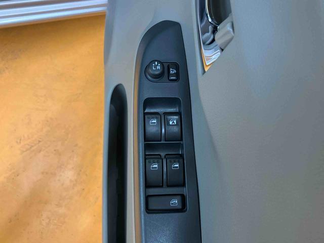 ミライースXCDラジオチューナー AUX接続 アイドリングストップ マニュアルレベリング機能付ハロゲンヘッドライト キーレスエントリー ETC リヤトランクトノカバー バニティーミラー付き左右サンバイザー(千葉県)の中古車