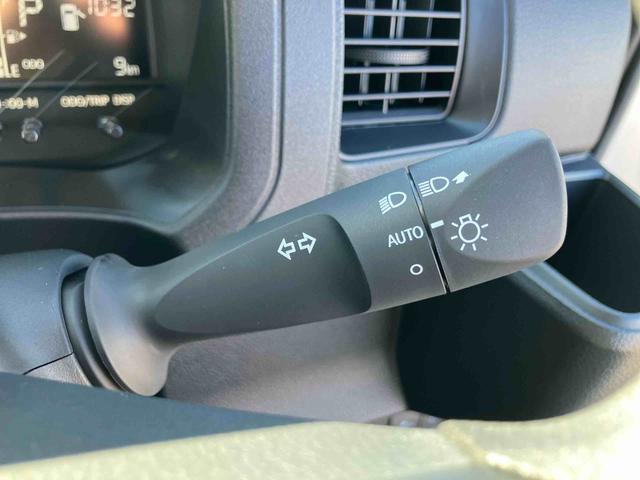 ハイゼットカーゴデラックス衝突被害軽減ブレーキ　誤発進抑制制御　横滑り防止装置　空転防止装置　ＡＢＳ　オートライト　オートハイビーム　前後コーナーセンサー　オーバーヘッドシェルフ　プライバシーガラス　キーレス　集中ドアロック（千葉県）の中古車
