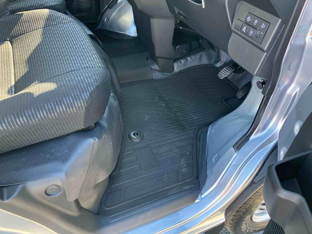 ハイゼットカーゴデラックス衝突被害軽減ブレーキ　誤発進抑制制御　横滑り防止装置　空転防止装置　ＡＢＳ　オートライト　オートハイビーム　前後コーナーセンサー　オーバーヘッドシェルフ　プライバシーガラス　キーレス　集中ドアロック（千葉県）の中古車