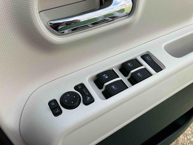 ムーヴキャンバスストライプスＧターボ両側電動スライドドア　ターボ車　オーディオレス　衝突回避支援ブレーキ　誤発進抑制装置　アイドリングストップ　スマートキー　盗難防止装置　イモビライザー　オートライト　オートマチックハイビーム（千葉県）の中古車