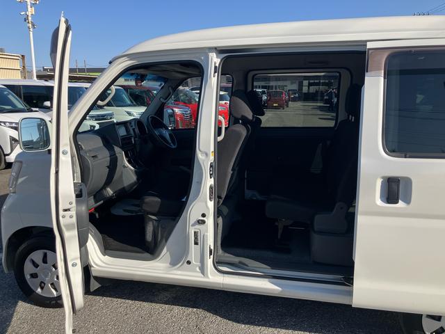 ハイゼットカーゴクルーズターボリミテッド４ＷＤ　ナビ／ＢＴ／ＴＶ／ＣＤ／ＤＶＤ　前ドラレコ　ＥＴＣ　フロントメッキグリル　トップシェイドガラス　ＬＥＤ荷室灯　電動格納ドアミラー　キーレスエントリー　パワーウインドウ　オーバーヘッドシェルフ（千葉県）の中古車