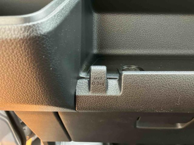 ハイゼットカーゴスペシャル衝突回避支援システム　横滑り防止装置　アイドリングストップ　前後コーナーセンサー　マニュアルレベリング機能付ハロゲンヘッドライト　オートライト　オートハイビーム　スピーカー一体型ラジオチューナー（千葉県）の中古車