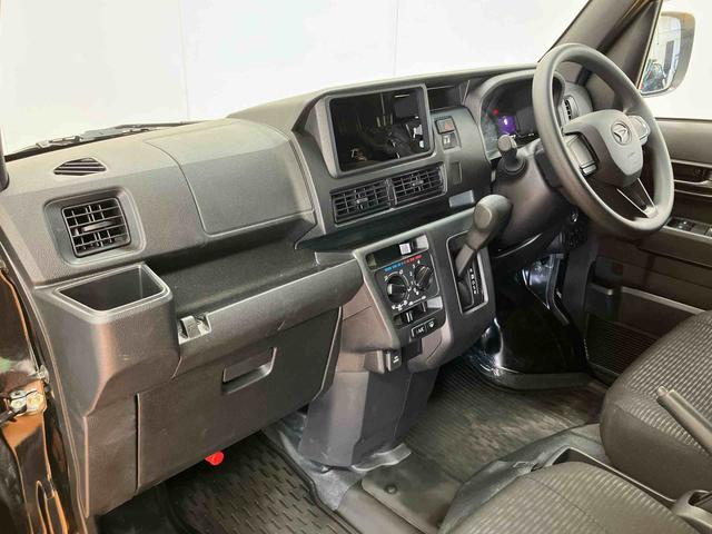 ハイゼットカーゴデラックス衝突回避支援システム　横滑り防止装置　アイドリングストップ　前後コーナーセンサー　プッシュエンジンスタート　キーフリーシステム　電動格納式ドアミラー　オーバーヘッドシェルフ　リヤ５面フイルム施工（千葉県）の中古車