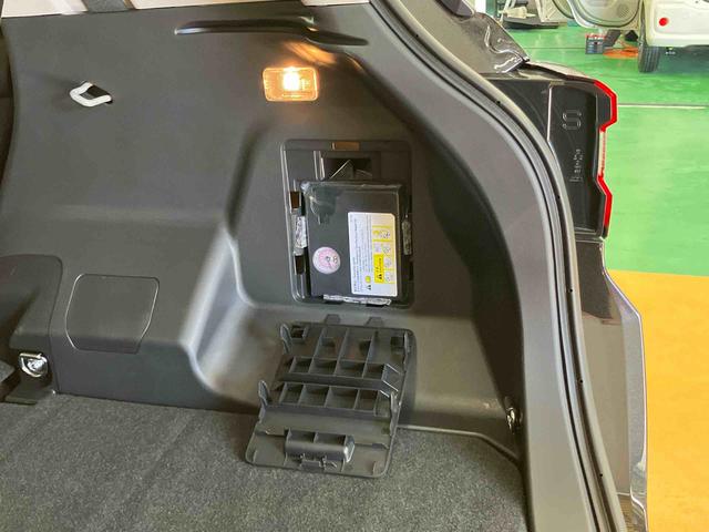 ロッキープレミアムＧ　ＨＥＶ衝突回避支援システム　横滑り防止装置　アダプティブクルーズコントロール　ホールド機能付き電動パーキングブレーキ　リヤフォグランプ　前席シートヒーター　前後コーナーセンサ　５穴１７インチアルミホイール（千葉県）の中古車